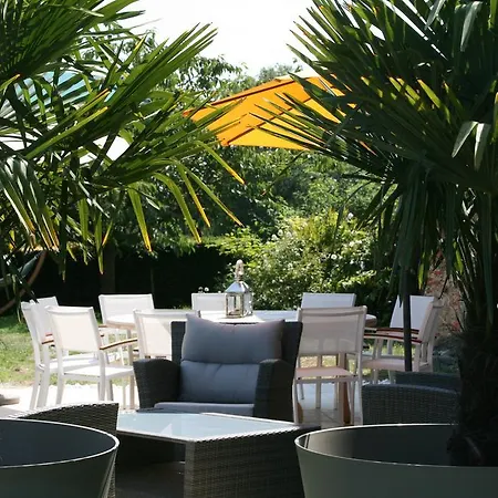 בית הארחה Le Manoir De Herouville 3*