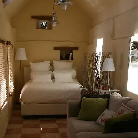 Le Manoir De Herouville בית הארחה