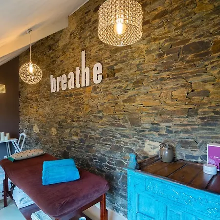 Le Manoir De Herouville בית הארחה