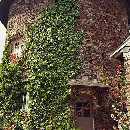 Le Manoir De Herouville בית הארחה