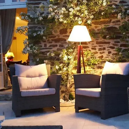 Le Manoir De Herouville בית הארחה