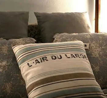 Le Manoir De Herouville בית הארחה