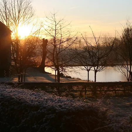 Le Manoir De Herouville בית הארחה 3*