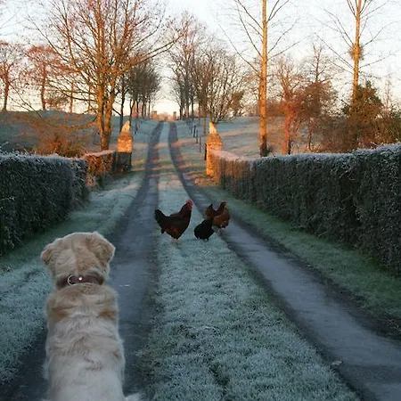 Le Manoir De Herouville בית הארחה