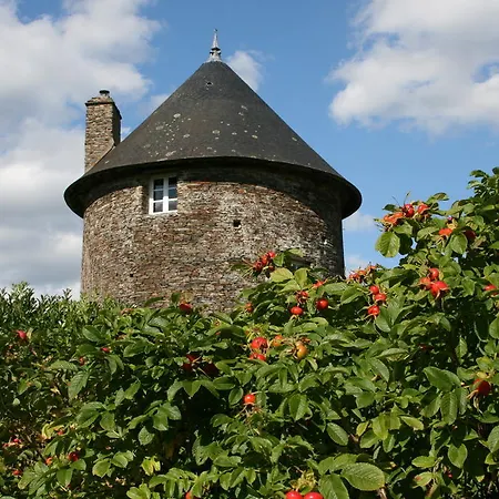 Le Manoir De Herouville 3*