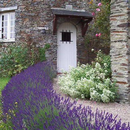 Le Manoir De Herouville Guest house